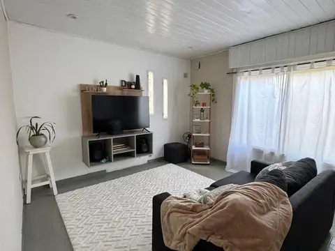 Casa 4 ambientes con Jardín y Parrilla