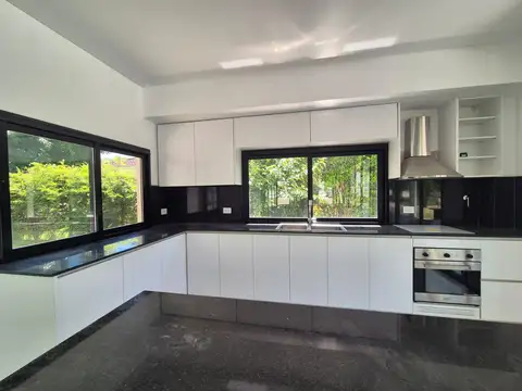 Casa en Venta en Loma Verde, USD 368.000