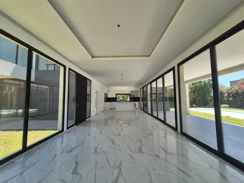 Casa 6 ambientes con 3 baños