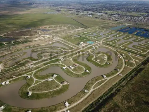 Lote en venta en Barrio Villalobos, fondo a laguna,-PUEBLOS