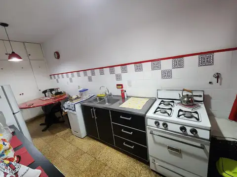 CASA 3 AMB. SOBRE AMPLIO LOTE DE 420M2