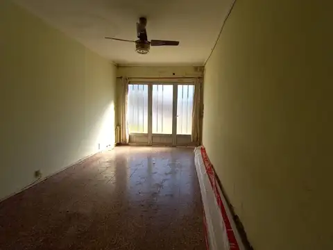 Casa 6 ambientes con 1 baño
