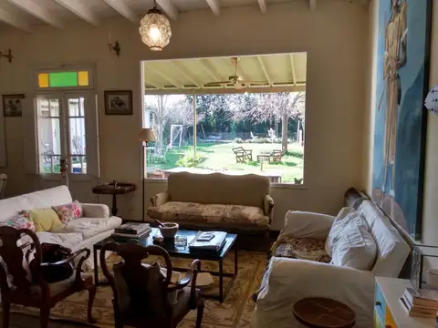 Casa en Venta con 3 cocheras