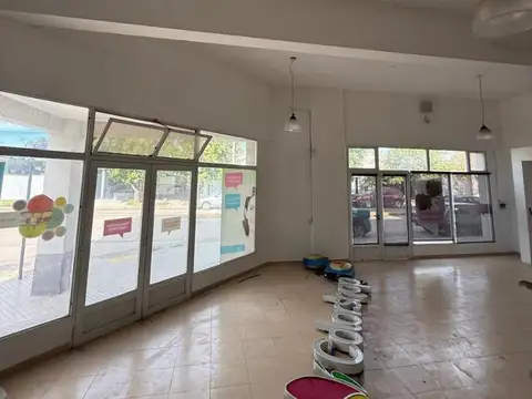 AMPLIO LOCAL COMERCIAL EN ALQUILER, ARROYO SECO!