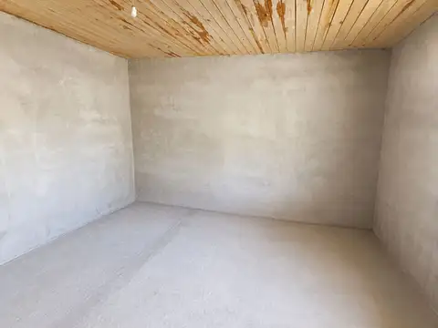 VENTA CASA PRESIDENTE DERQUI CENTRO A REFACCIONAR