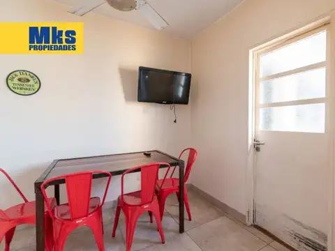 Venta. 4 ambientes con dependencia. Al frente.