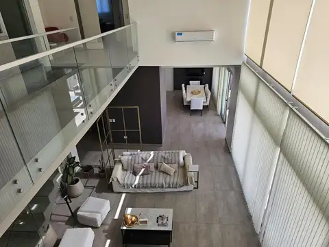 Casa 6 ambientes con 5 baños