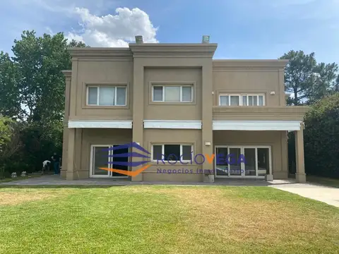 Casa en Venta en Campos De Alvarez, USD 450.000