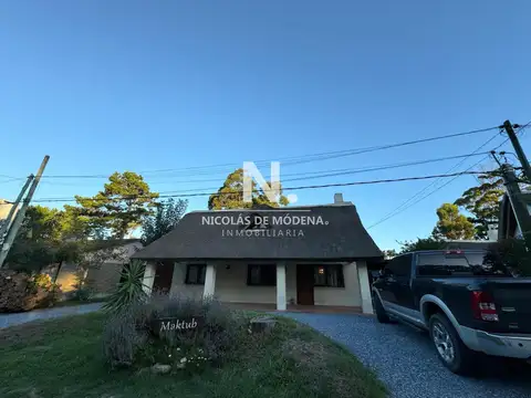 Casa 4 ambientes con 2 baños