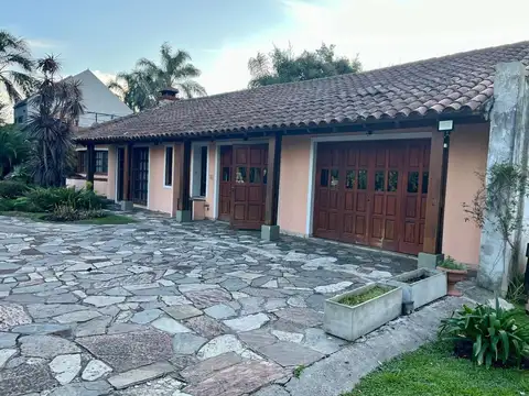 Casa 6 ambientes con 2 baños