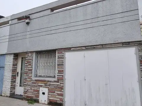 Venta ph tipo casa 4 ambientes con garage en Flores