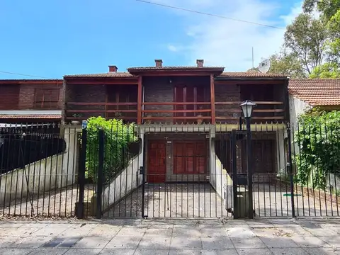 DUPLEX TRES AMBIENTES CON COCHERA - GAS CONECTADO