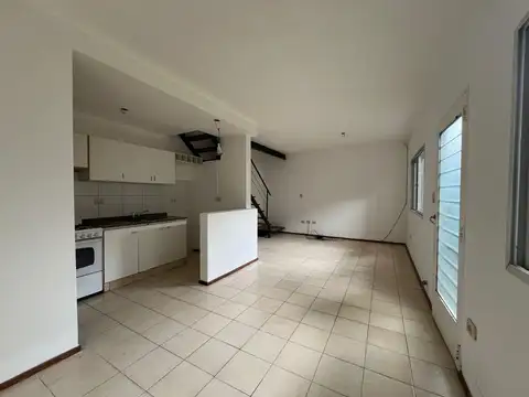 Depto Tipo Casa en Venta 8 años