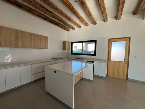 Casa en Venta en Russell, USD 250.000