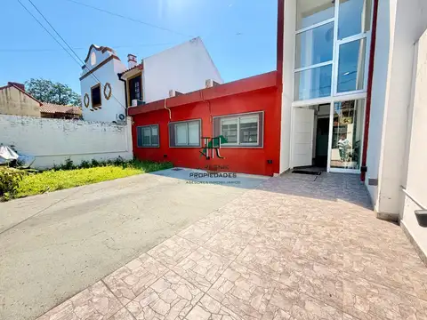CASA EN MARTINEZ 3 DORMITORIOS PILETA IMPECABLE