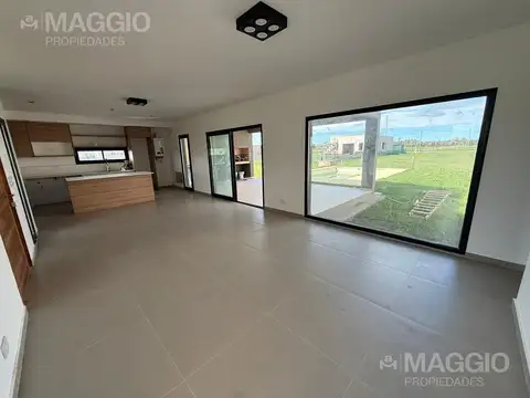Casa 4 ambientes con 3 baños