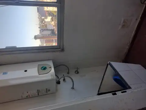 M ONOAMBIENTE C/PLAC MUY LUMINOSO CFTE BAÑO COMPLETO Y LAVADERO