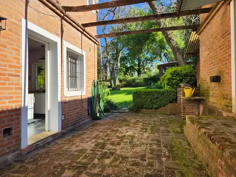 Casa 5 ambientes con 2 baños