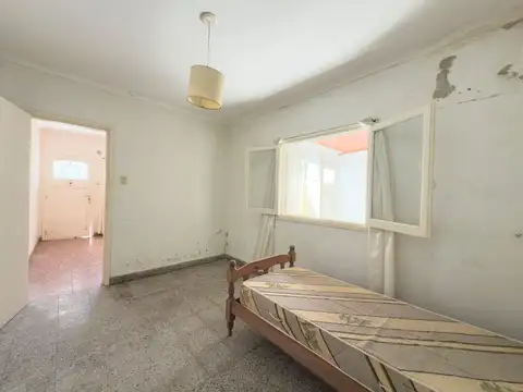 VENTA CASA 2 DORMITORIOS CON PATIO VERDE ,TANDIL