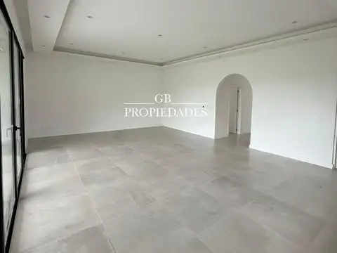 Casa en Venta con 3 cocheras