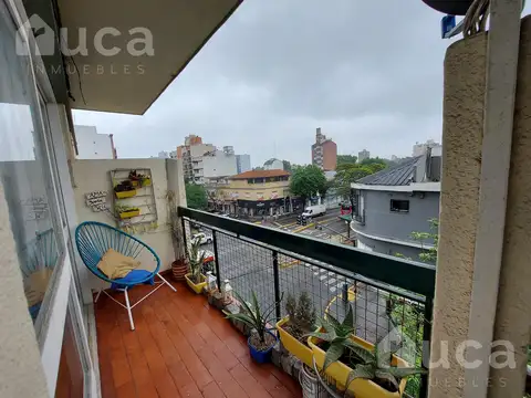 Departamento de dos ambientes y balcón en alquiler - Barrio Vicente López