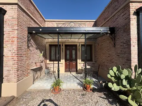 Casa en Venta con 3 cocheras