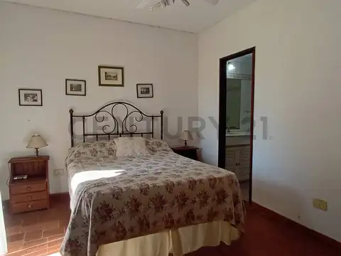 Casa 4 ambientes con 3 baños