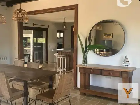 Casa en Venta - 5 Dormitorios 3 Baños - 292mts - Escobar - Barrio Nautico Cube