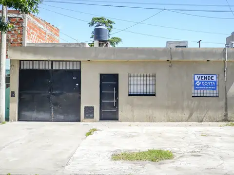 CASA CON COCHERA PASANTE Y TERRENO