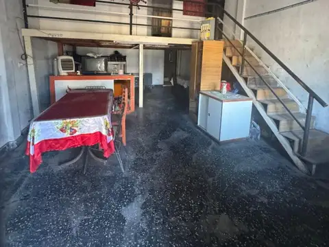 GALPON EN CASTELAR SUR 200 MTS2