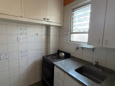Venta de depto. 2 amb. convertido en 3.  Caballito