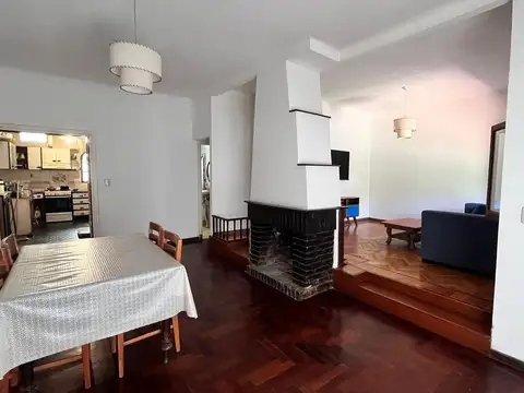 Casa en Venta con 3 cocheras