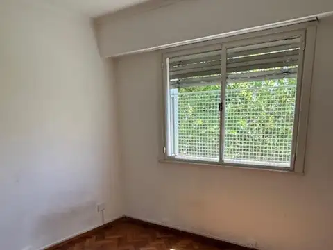 Amplio 3 ambientes al frente con balcón