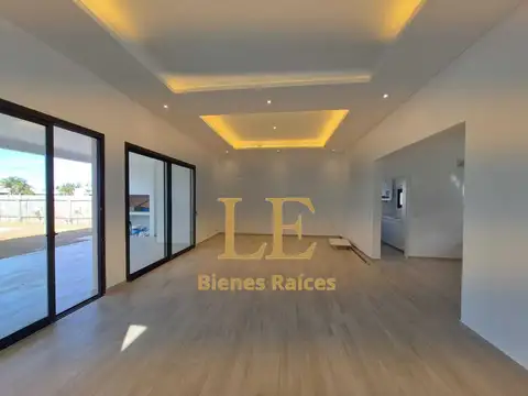 Casa en Venta con 4 cocheras