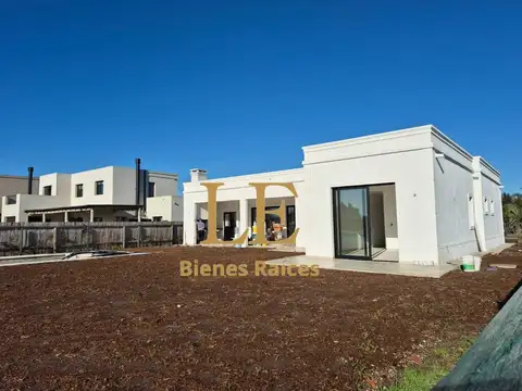 Casa 5 ambientes con 4 baños