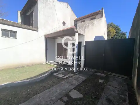 Casa 6 ambientes con 2 baños