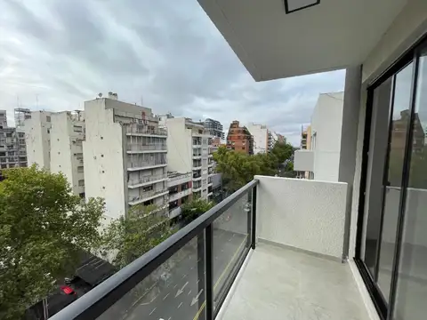 Hermoso, y Muy Luminoso Monoambiente en piso alto 