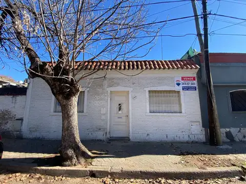 CASA EN VENTA DOS DORMITORIOS, PATIO, TERRAZA