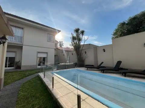Casa 6 ambientes con 3 baños