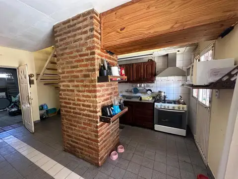 Duplex en venta 4 ambientes c/n cochera cubierta