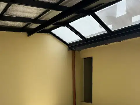 Casa 4 ambientes con 1 baño