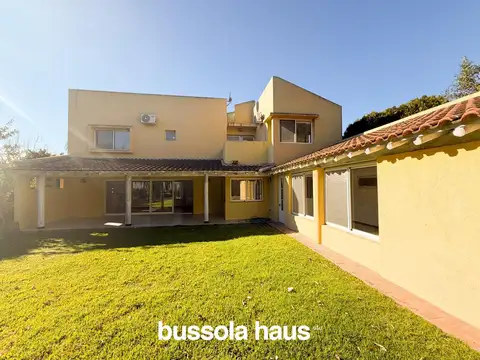 Casa 7 ambientes con 3 baños