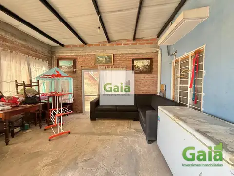 Casa en Venta con 2 cocheras