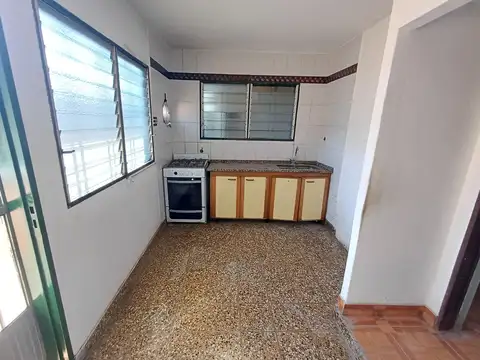 Casa 3 ambientes con 1 baño