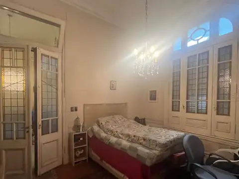 Casa 8 ambientes con 2 baños