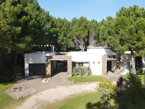 Casa en Venta 3 Dormitorios con Pileta en Pinamar La Herradura Barrio Privado