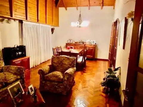 Casa en Venta con 3 cocheras