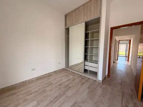 Casa en Alquiler con 1 cochera
