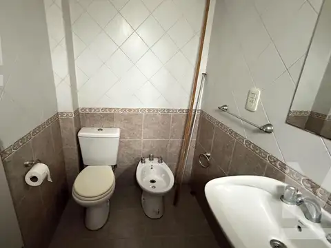 Casa en Alquiler con 1 cochera