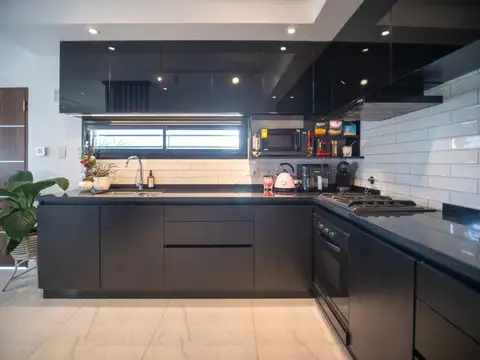 Calle 513 entre 12 y Centenario 1700